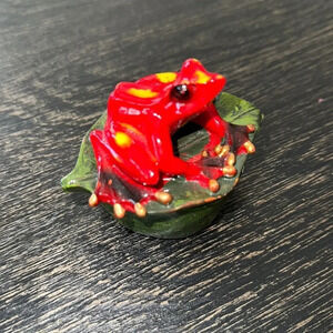 Clay Frog on Leaf mini jewelry box